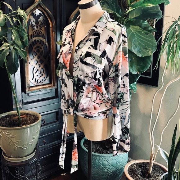 Johanne Beck watercolor floral front tie blouse - Picture 2 of 8